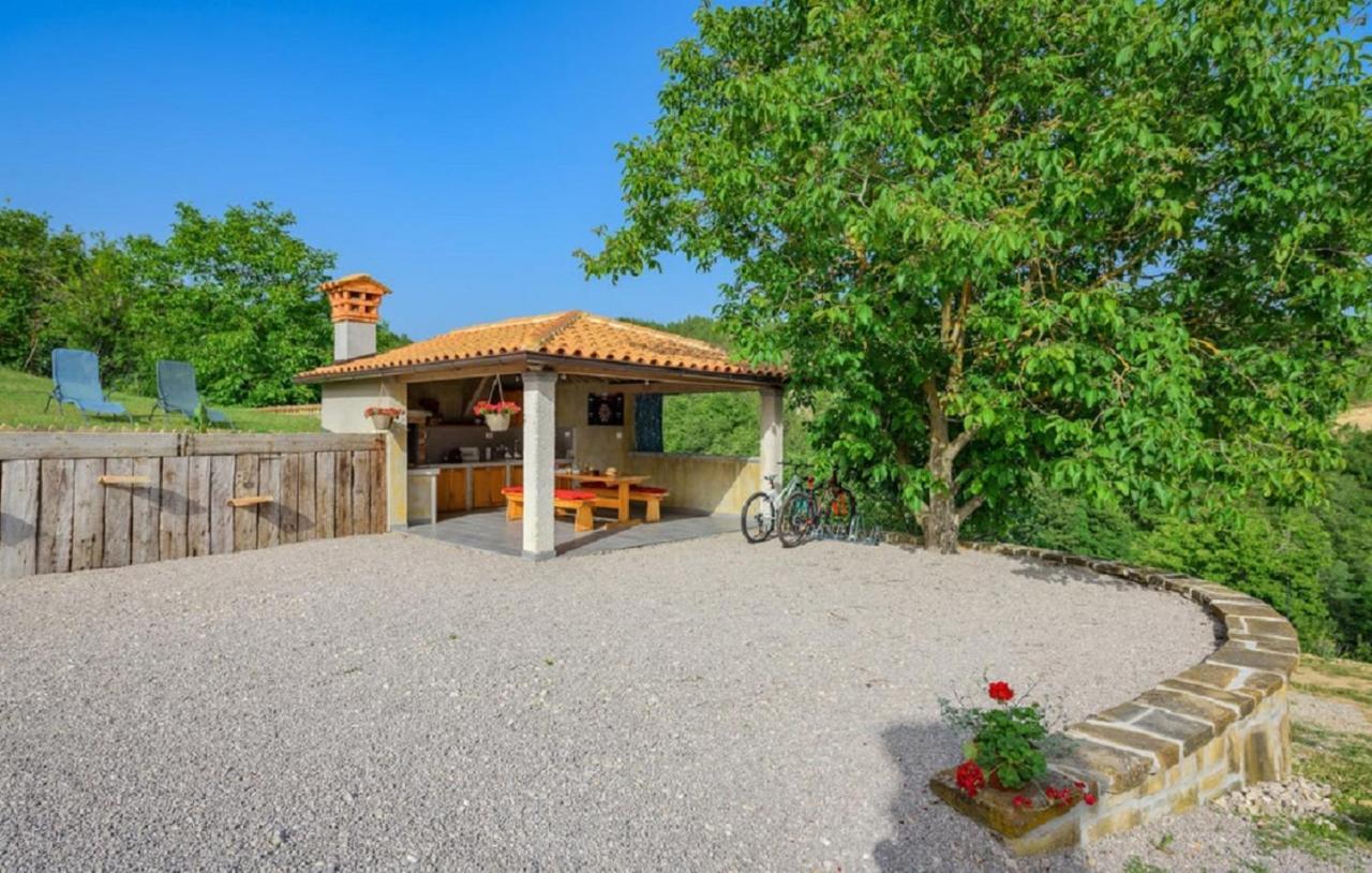 Guesthouse Gospodi Cerovlje Εξωτερικό φωτογραφία