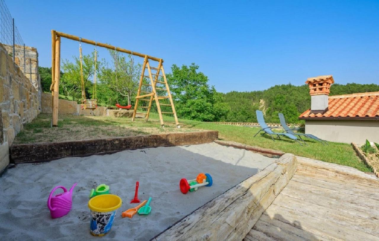 Guesthouse Gospodi Cerovlje Εξωτερικό φωτογραφία